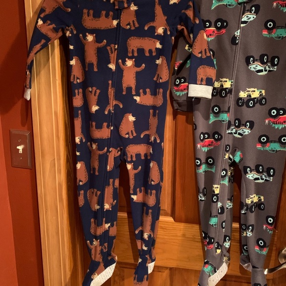 Bundle of two size 4t onesies - Picture 2 of 9